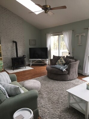 Télévision, cheminée