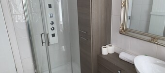 Village Tavern Apartment