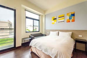 Quadruple Room, Balcony | Desk, blackout drapes, soundproofing, free WiFi - Anping Livable Homestay (Tainan)
