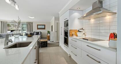 Maison de Maude - Lake Hawea Holiday Home