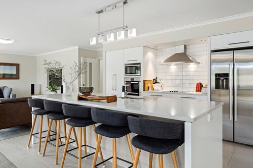 Maison de Maude - Lake Hawea Holiday Home