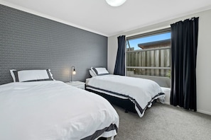 4 bedrooms, iron/ironing board, WiFi