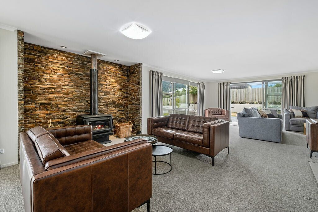 Een televisie, Netflix, streamingdiensten en een stereo