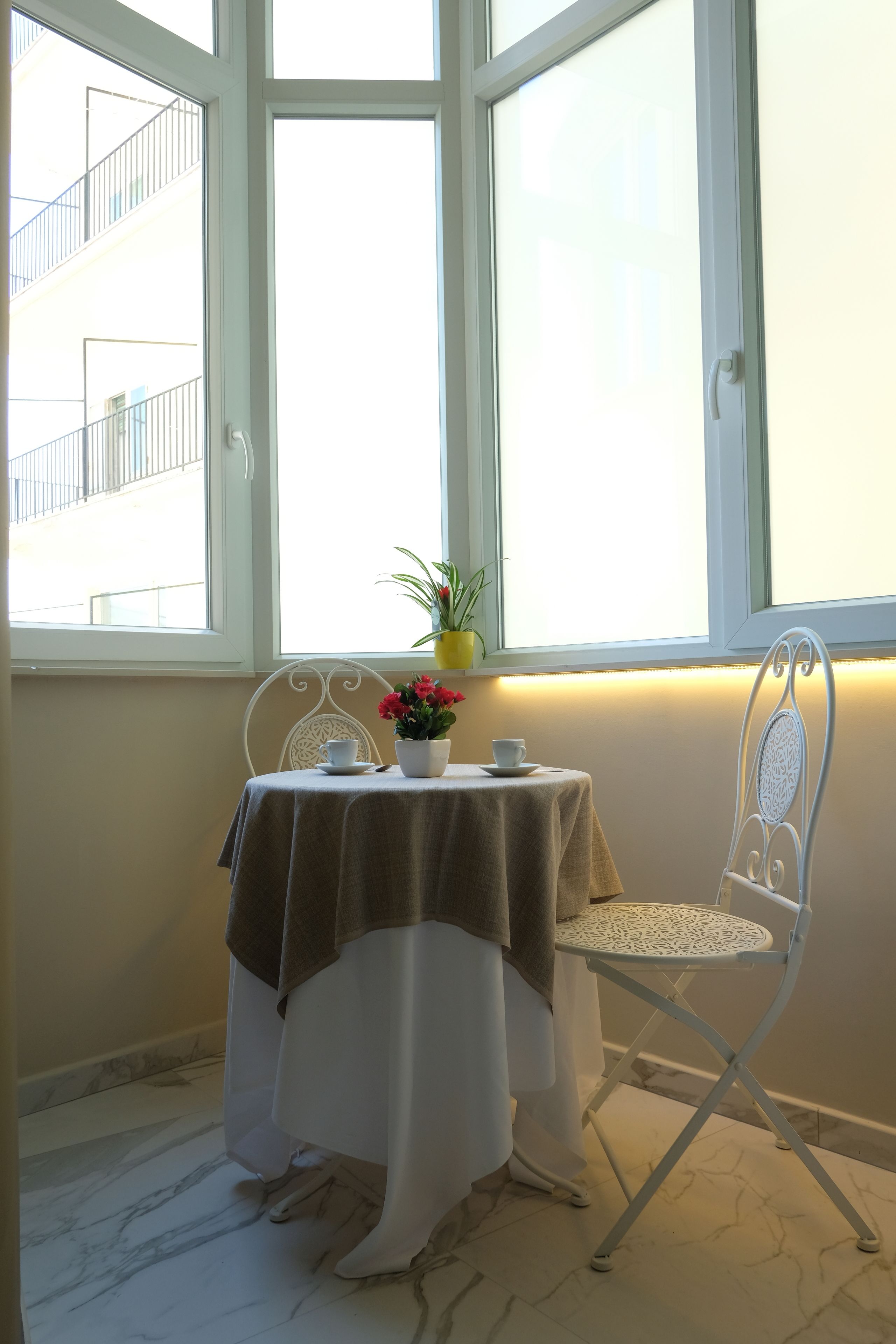 Suite Luxury, vista città (Opale) | Area soggiorno | Smart TV