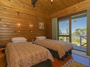 3 bedrooms, iron/ironing board, bed sheets