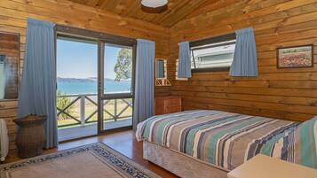 3 bedrooms, iron/ironing board, bed sheets