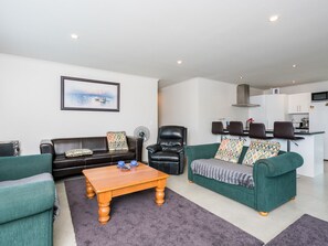 TV - Millies Place - Mangawhai Holiday Home (Mangawhai Heads)