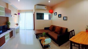 One Bedroom Apartment | Living area - The Royal Suite By The Ozone Condo (Krabi)