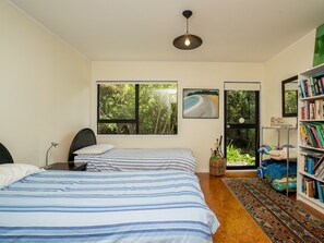 3 bedrooms - Langs Hideaway - Langs Beach Holiday Home (Langs Beach)