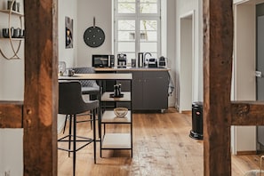Business Studio, Private Bathroom, City View (Business Apartment) | Private kitchen | High chair - Kremers Freiräume (Arnsberg)