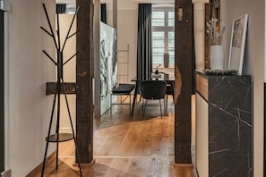 Deluxe Apartment, Private Bathroom, City View (Freiraum 1) | Interior