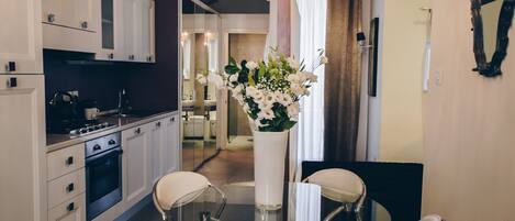 Studio | Cuisine privée | Grand réfrigérateur, micro-ondes, four, plaque de cuisson