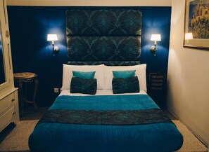 Decoración personalizada, muebles diferentes y escritorio 