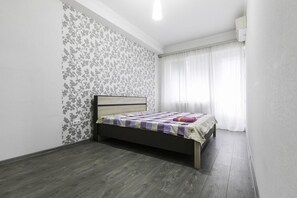 아파트 (3 Arnold Chikobava Street 10) | 책상, 다리미/다리미판, 무료 WiFi, 침대 시트