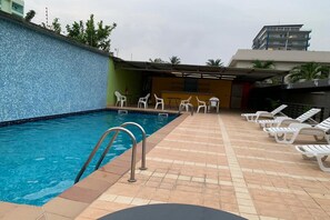 Outdoor pool - Guest House 3 T3 (Abidjan)
