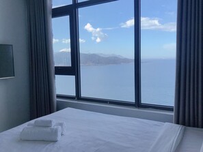 2 bedrooms, hypo-allergenic bedding, down comforters, minibar - Hanoi By Night (Nha Trang)