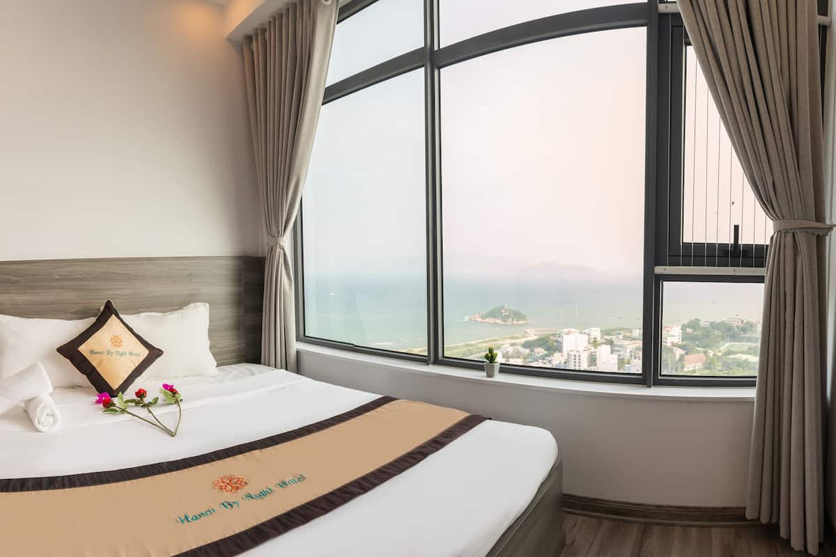 Appartement « Premier », vue plage, en front de plage | 2 chambres, literie hypoallergénique, couette en duvet d'oie, minibar