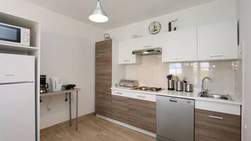 Refrigerador, microondas, parrilla de estufa y lavavajillas