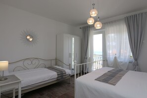 2 bedrooms, iron/ironing board, internet, bed sheets