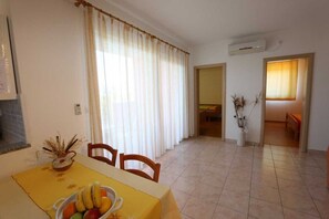 Dining - Apartment Dudovic Damir A4 nr3 (Silo - island Krk)