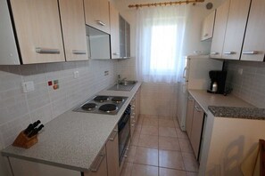 Fridge, coffee/tea maker, cookware/dishes/utensils, dining tables - Apartment Dudovic Damir A4 nr3 (Silo - island Krk)