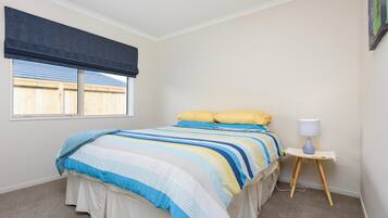 3 habitaciones, tabla de planchar con plancha, wifi y ropa de cama