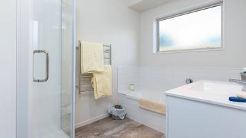Bathtub, hair dryer
