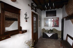 Interior entrance - Agriturismo La Casina della Burraia (Subbiano)