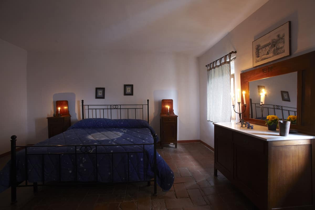 Double or Twin Room, Private Bathroom (Esterno) | Individually decorated, individually furnished, desk