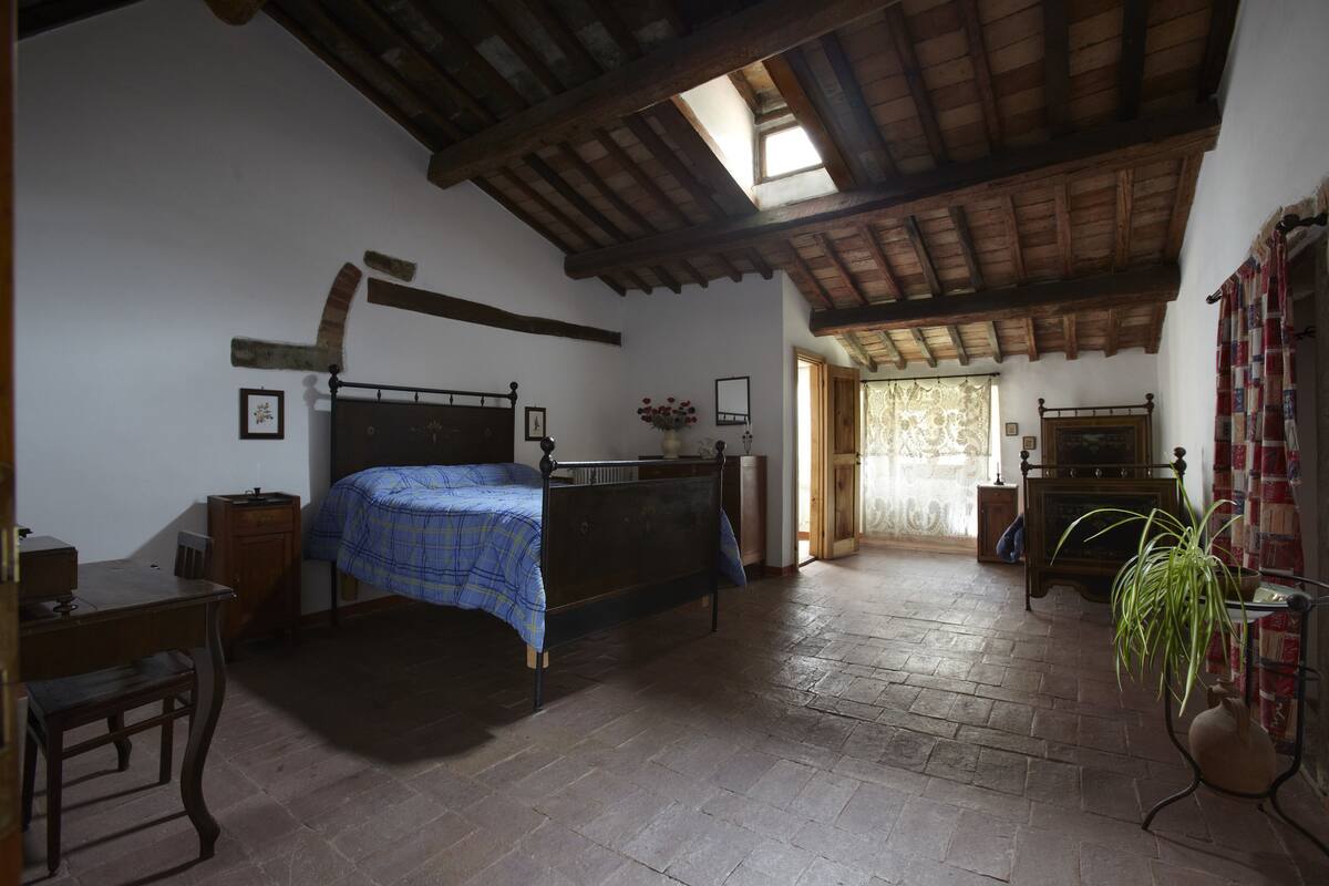 Habitación con 1 cama doble o 2 individuales | Escritorio, cunas gratuitas, wifi gratis y decoración individual