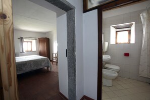 Shower, bidet, towels - Agriturismo La Casina della Burraia (Subbiano)