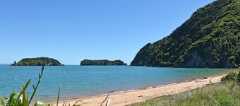 Tuis on Tata - Golden Bay Home (Tata Beach)