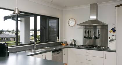 Lake Magic - Motuoapa Holiday Home