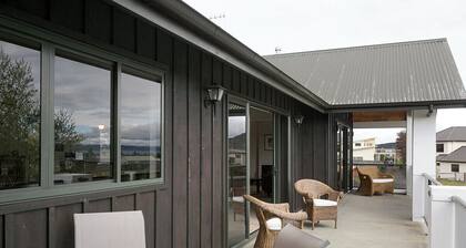 Lake Magic - Motuoapa Holiday Home
