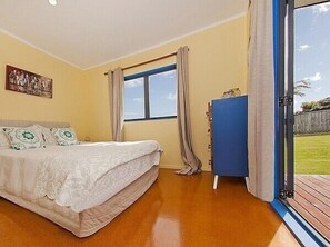 3 bedrooms, iron/ironing board, WiFi - Castleview Getaway Matarangi - Matarangi Home (Matarangi)