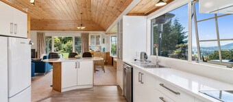 Laketop Retreat - Acacia Bay Holiday Home