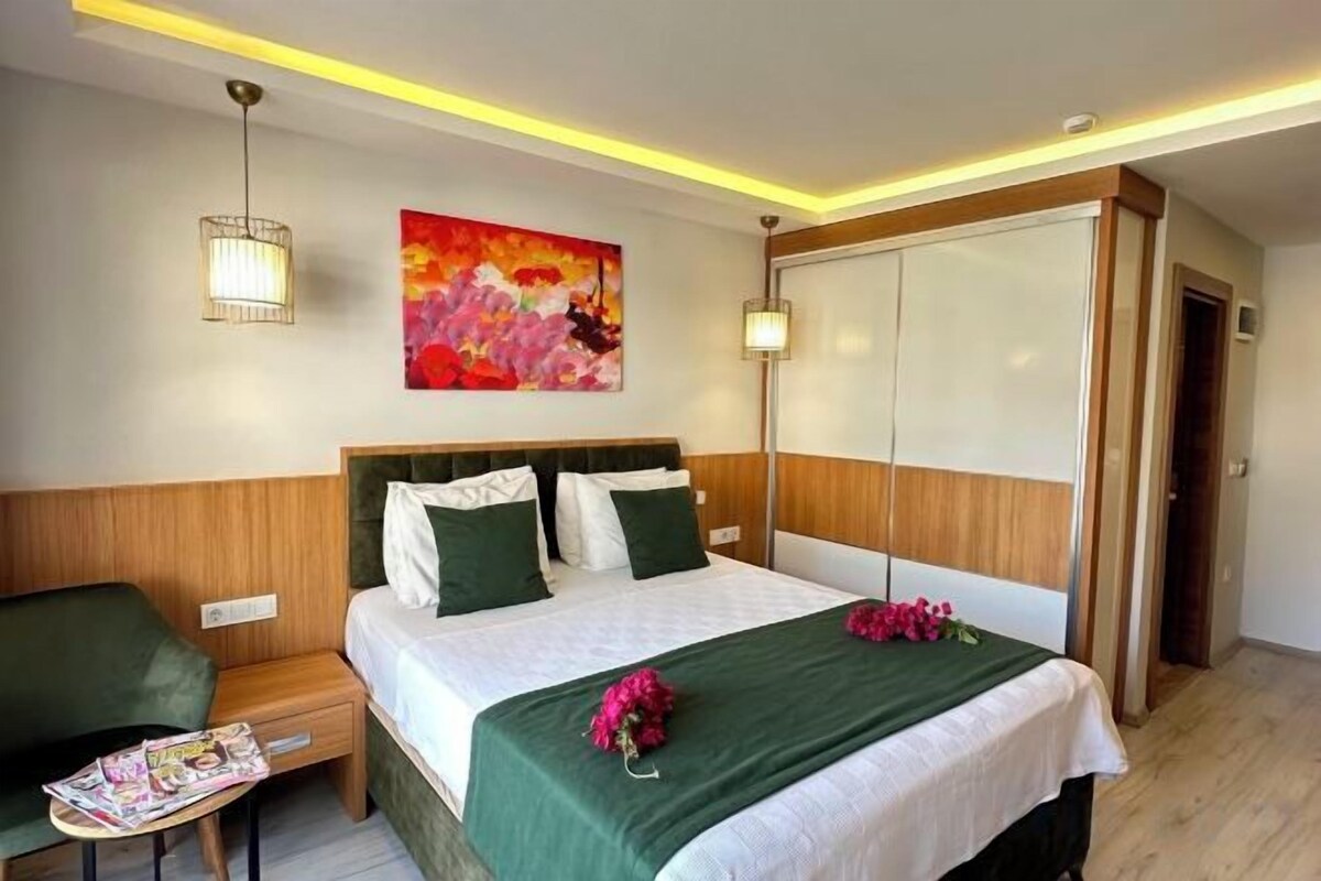 Minibar, in-room safe, desk, blackout curtains