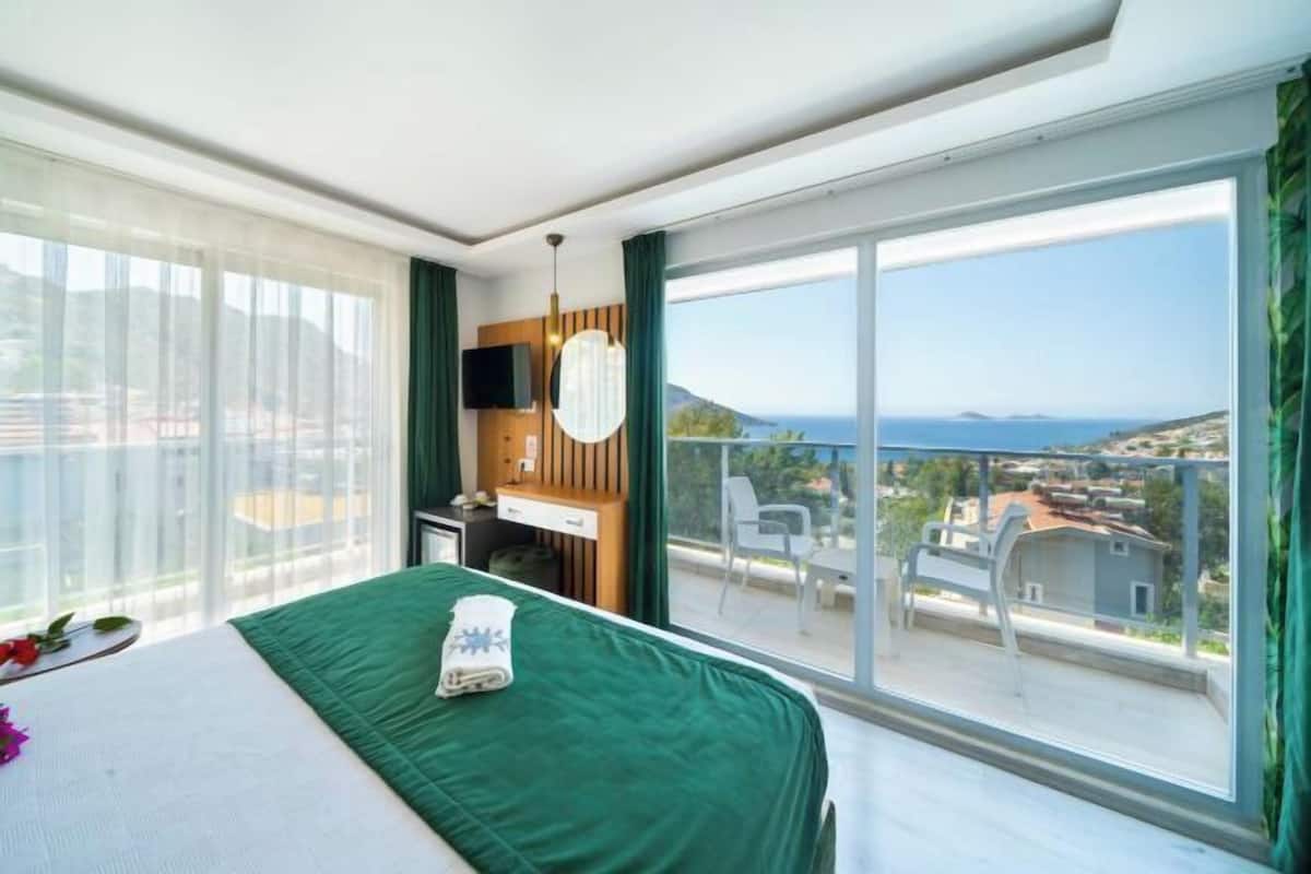 Minibar, in-room safe, desk, blackout drapes