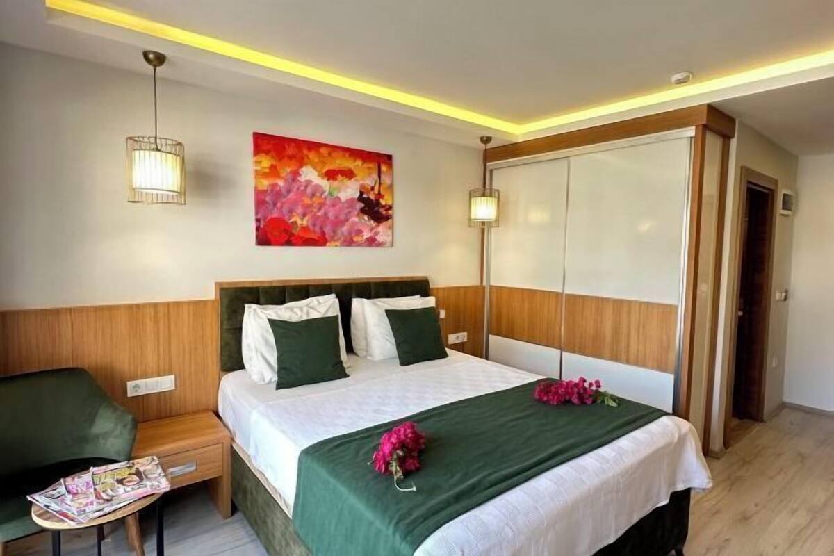 Minibar, in-room safe, desk, blackout drapes