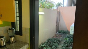Comfort Villa | Private kitchen | Fridge, microwave, oven, stovetop - Guest Villa 2 T3 (Abidjan)