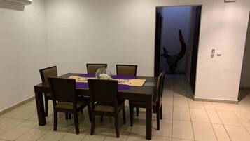 Comfort Villa | In-room dining
