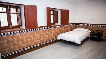 Habitación individual, baño privado | Wifi gratis y ropa de cama