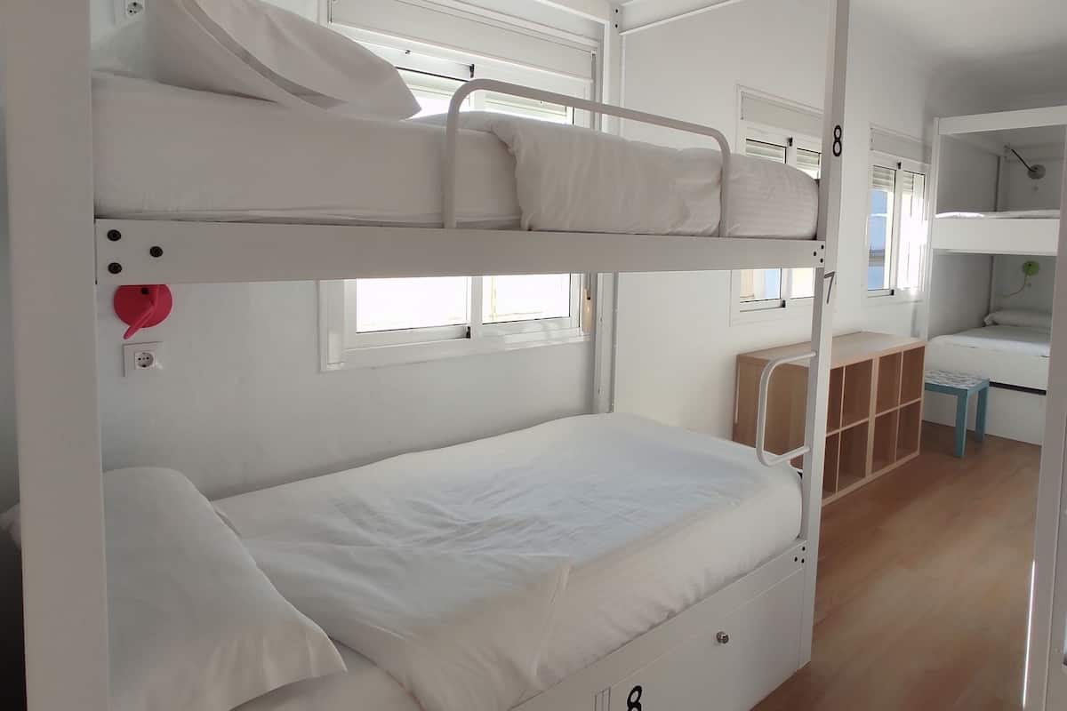 Free WiFi, bed sheets