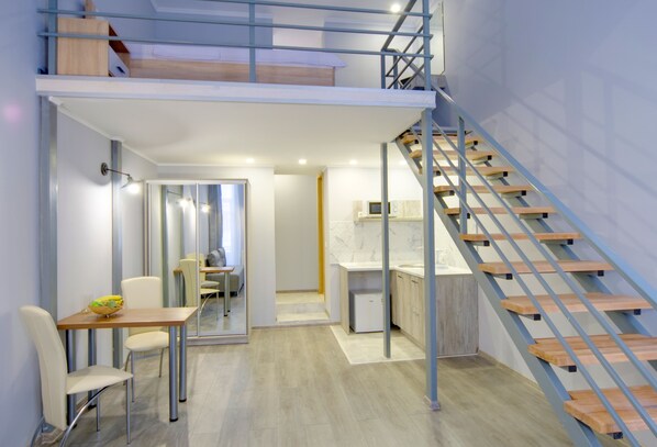 Caja de seguridad en la habitación y escritorio