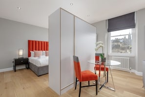 Superior-Studio, 1 Schlafzimmer, Stadtblick | Wohnbereich | Smart-TV