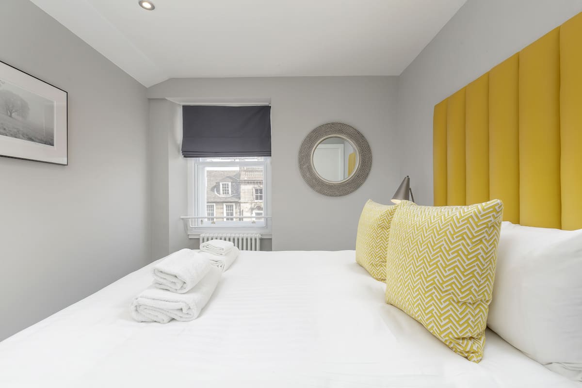 Superior appartement, 2 slaapkamers, uitzicht op stad | 1 slaapkamer, luxe beddengoed, een kluis op de kamer, een bureau