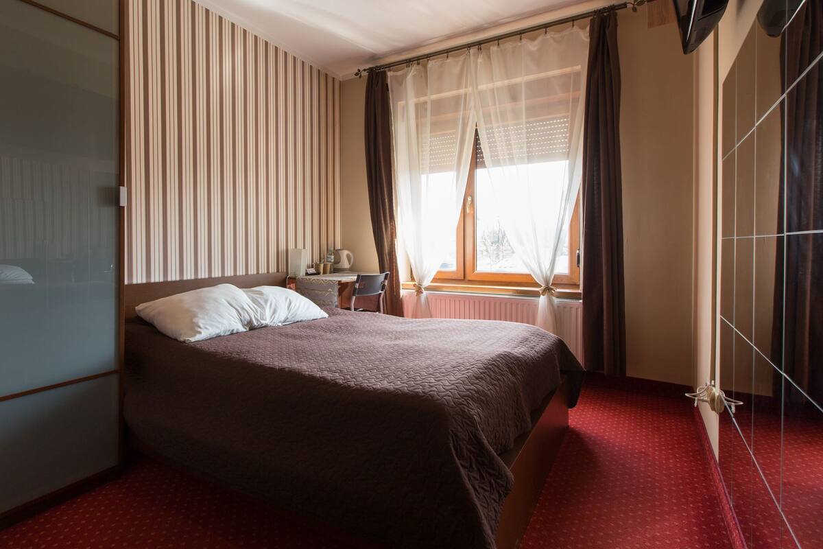 Deluxe Double Room | Laptop workspace, iron/ironing board (on request), free WiFi, bed sheets