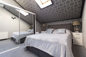 Apartemen Deluks | Ruang kerja ramah laptop, setrika/meja setrika, dan Wi-Fi gratis