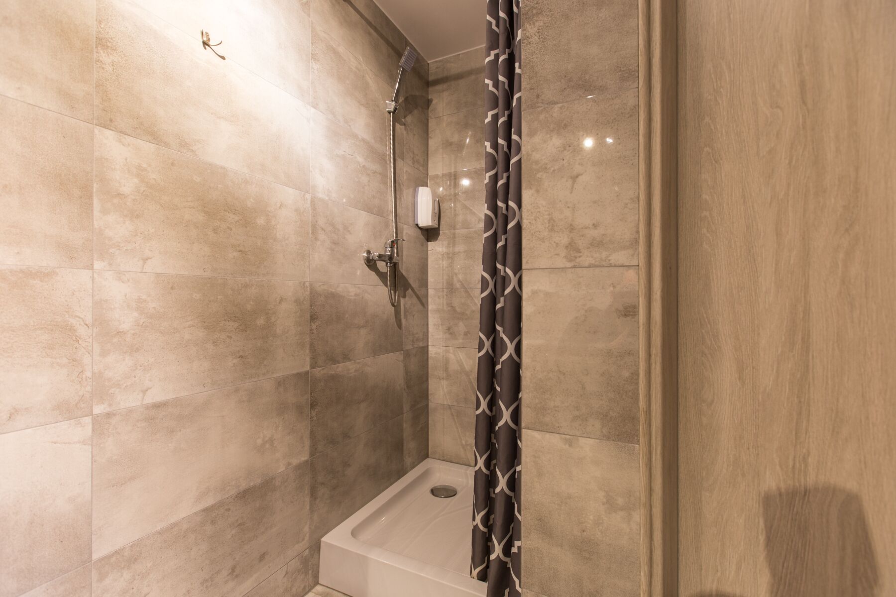 Twin Room | Bathroom | Free toiletries, hair dryer, towels