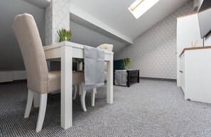 Deluxe Apartment | Laptop workspace, iron/ironing board, free WiFi, bed sheets - Villa Ventana (Poznan)